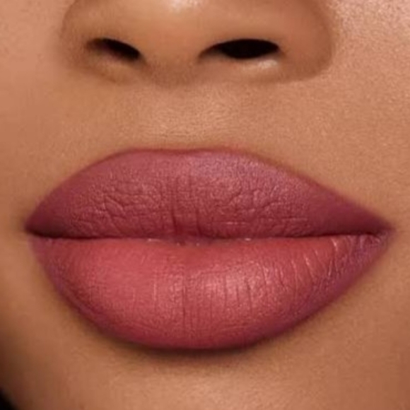 Tom Ford Blazing Kiss Lipstick (ROSEY PLUM) - Picture 8 of 17